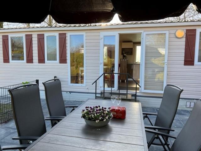 Отель Chalet Kajuit 418 Op 5 Sterren Camping Bergumermeer Suameer Экстерьер фото