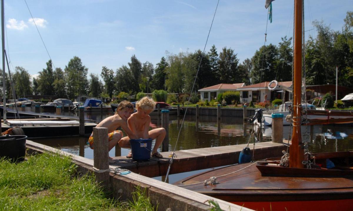 Отель Chalet Kajuit 418 Op 5 Sterren Camping Bergumermeer Suameer Экстерьер фото
