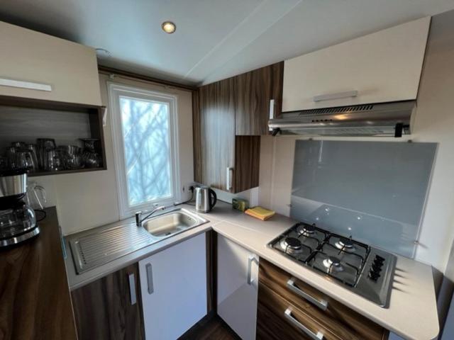 Отель Chalet Kajuit 418 Op 5 Sterren Camping Bergumermeer Suameer Экстерьер фото