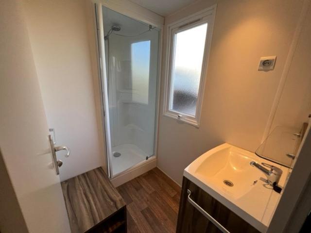 Отель Chalet Kajuit 418 Op 5 Sterren Camping Bergumermeer Suameer Экстерьер фото